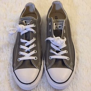 NWOB Women’s Converse size 10